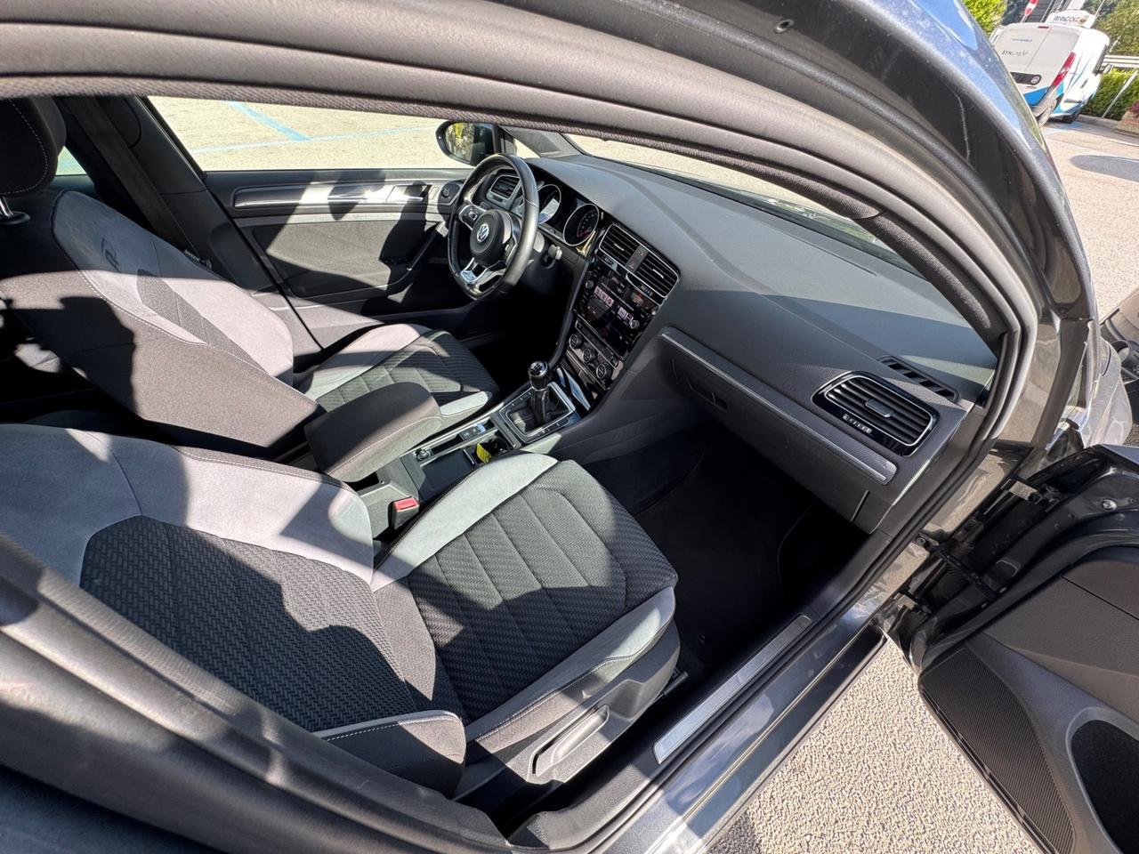 Volkswagen Golf 2.0 TDI R-LINE, FULL LED 150CV