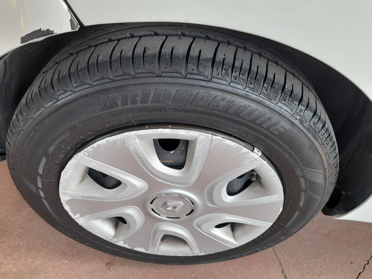Renault Clio 1.5 DCI AUTOCARRO 2 POSTI