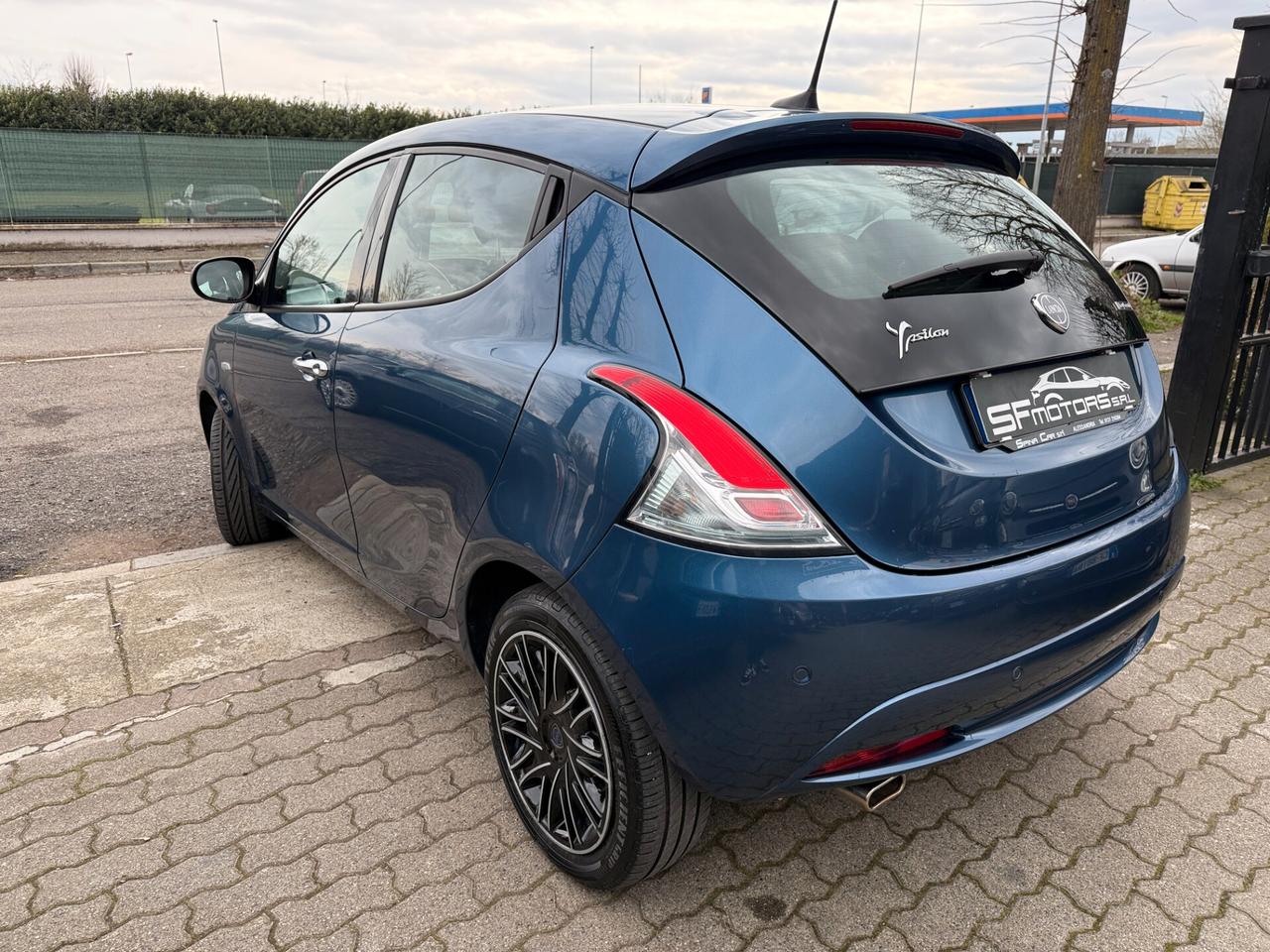 Lancia Ypsilon 1.0 FireFly 5 porte S&S Hybrid Ecochic Gold