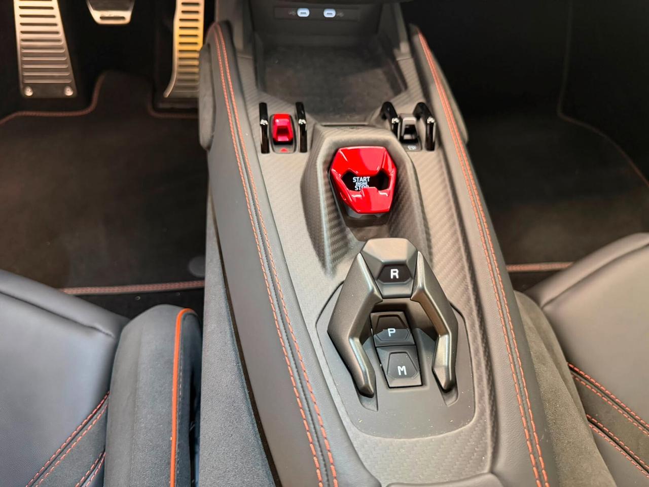 Lamborghini Revuelto Carbon