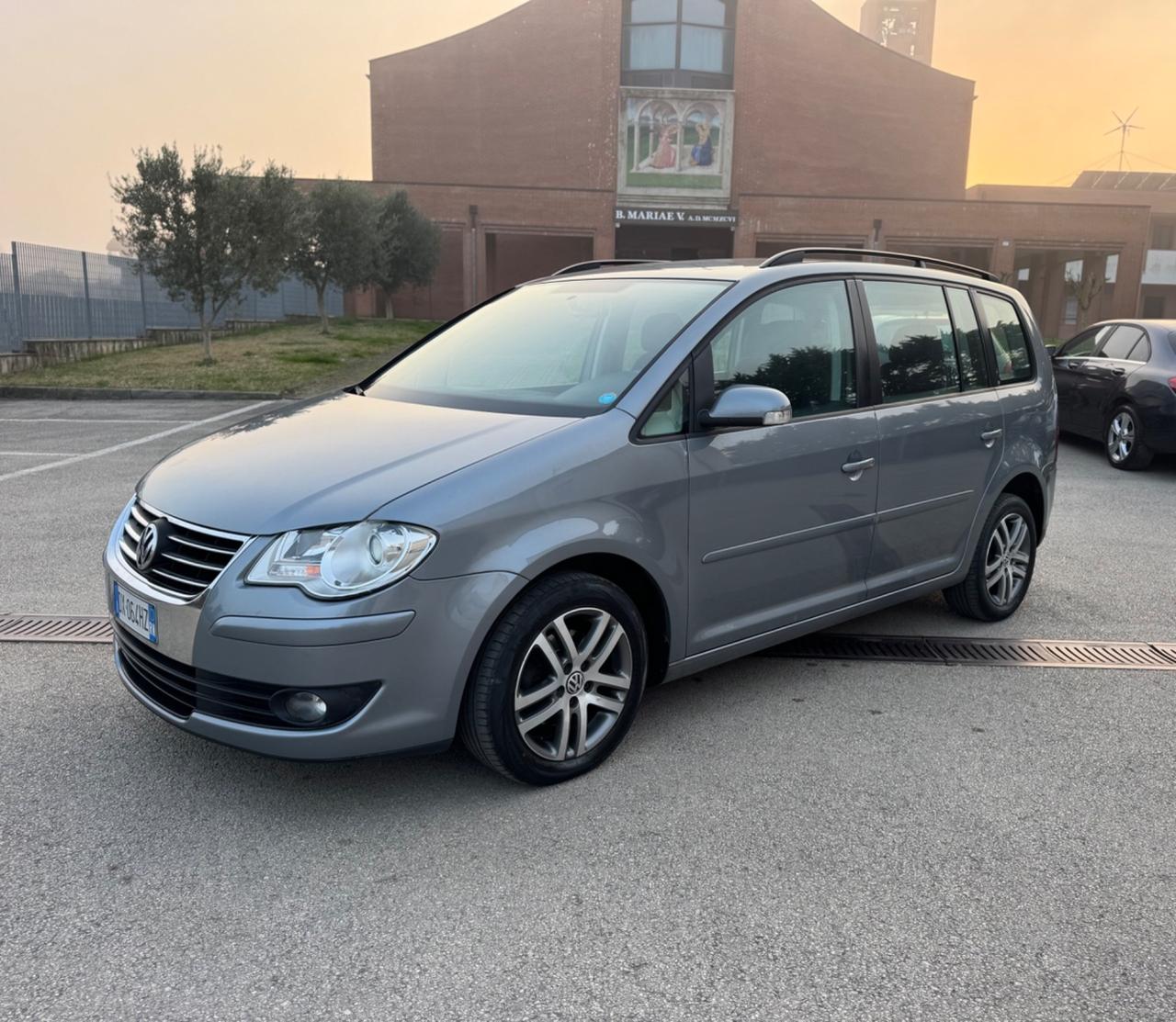 Volkswagen Touran 2.0 Highline Ecofuel 7 POSTI