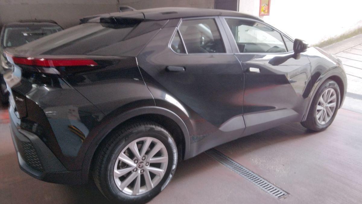 C-HR '2024 1.8 hev Active fwd e-cvt 12700 KM