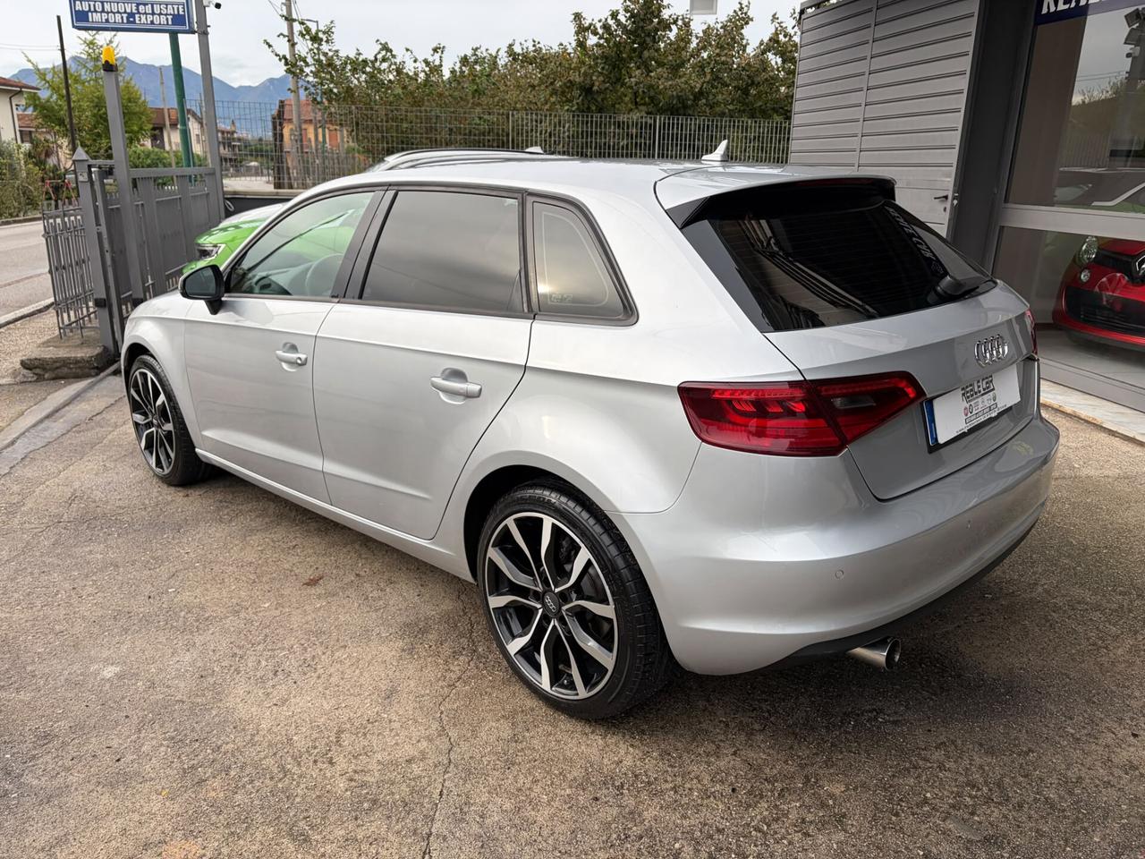 Audi A3 SPB 1.6 TDI 105cv S tronic Attraction