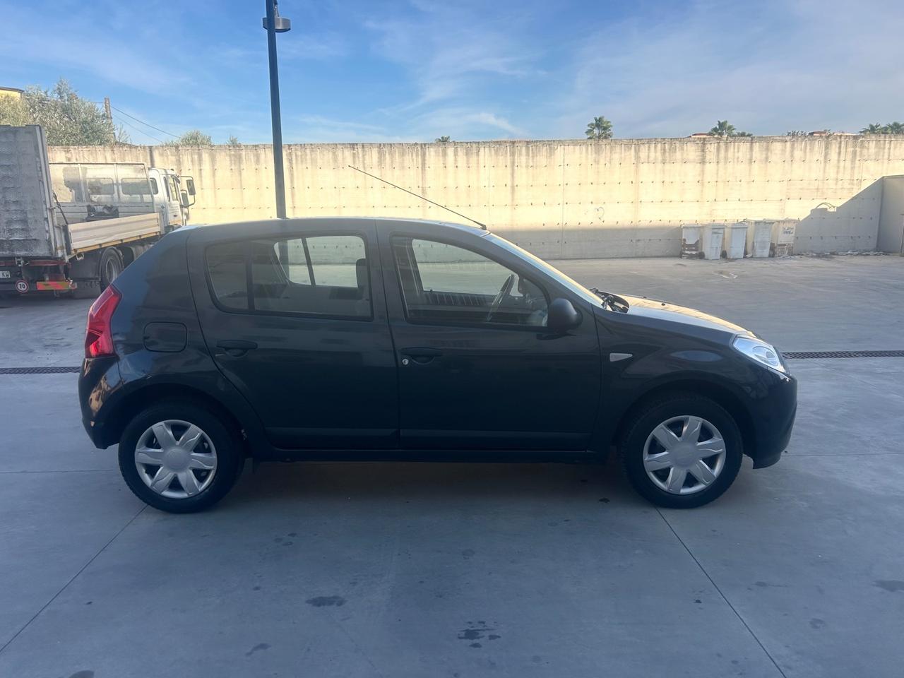 Dacia Sandero 1.2 16V Blackline