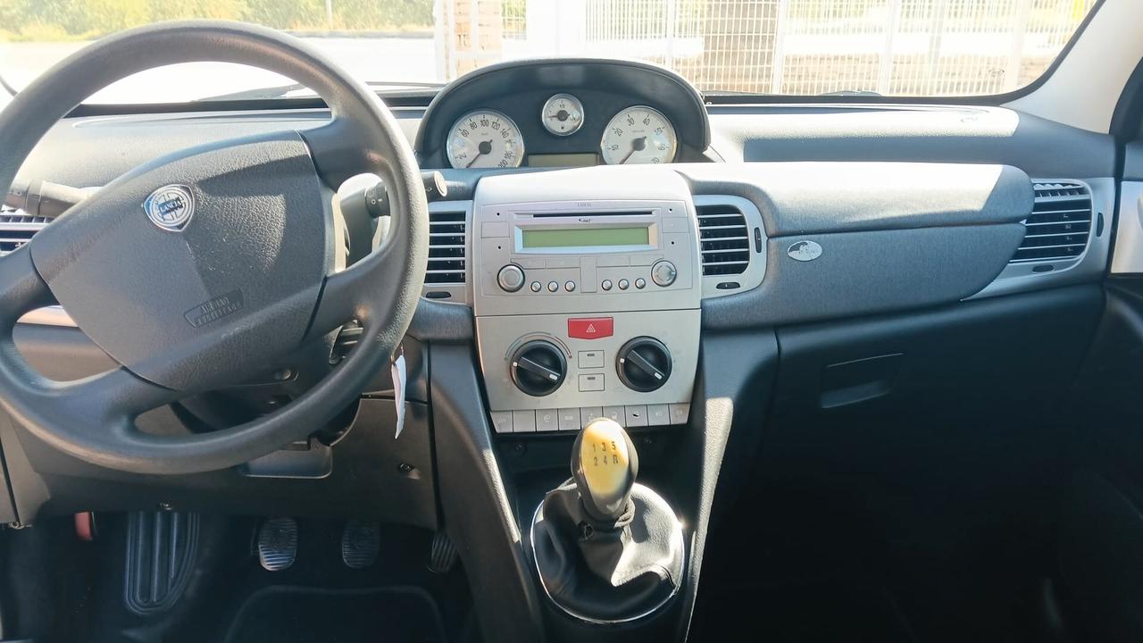 Lancia Ypsilon 1.3 MJT 90 CV Platino