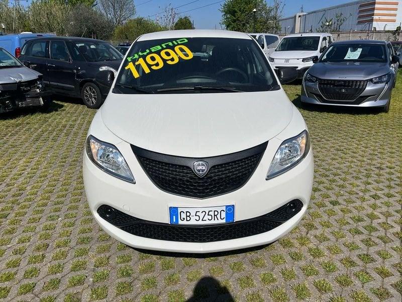 Lancia Ypsilon 1.0 FireFly 5 porte S&S Hybrid Silver