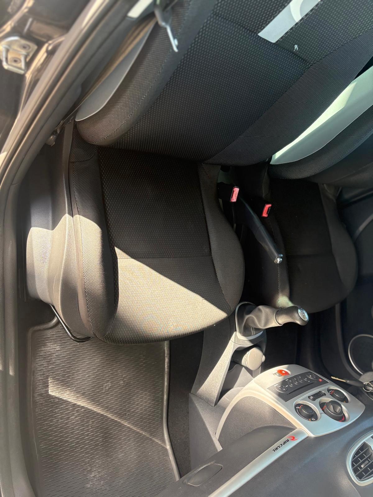 Renault Clio Storia 1.2 16V 5 porte Confort