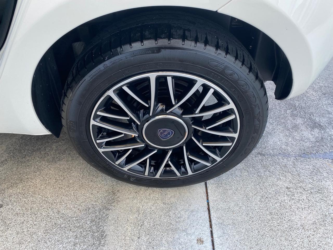 Lancia Ypsilon 1.2 69 CV 5 porte GPL Ecochic Gold