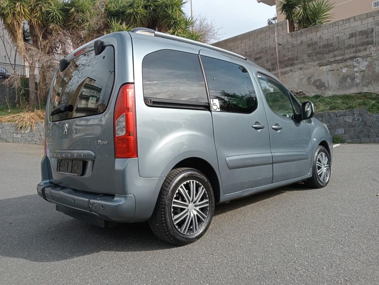 Peugeot Partner Pianale ribassato con rampa disabili in carrozzina