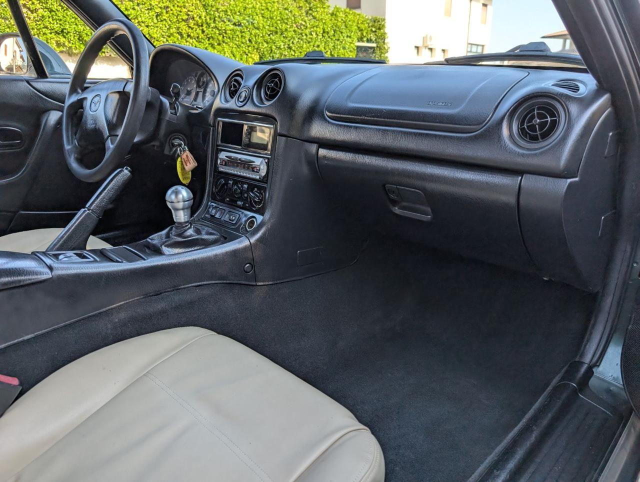 Mazda MX-5 1.6i 16V cat