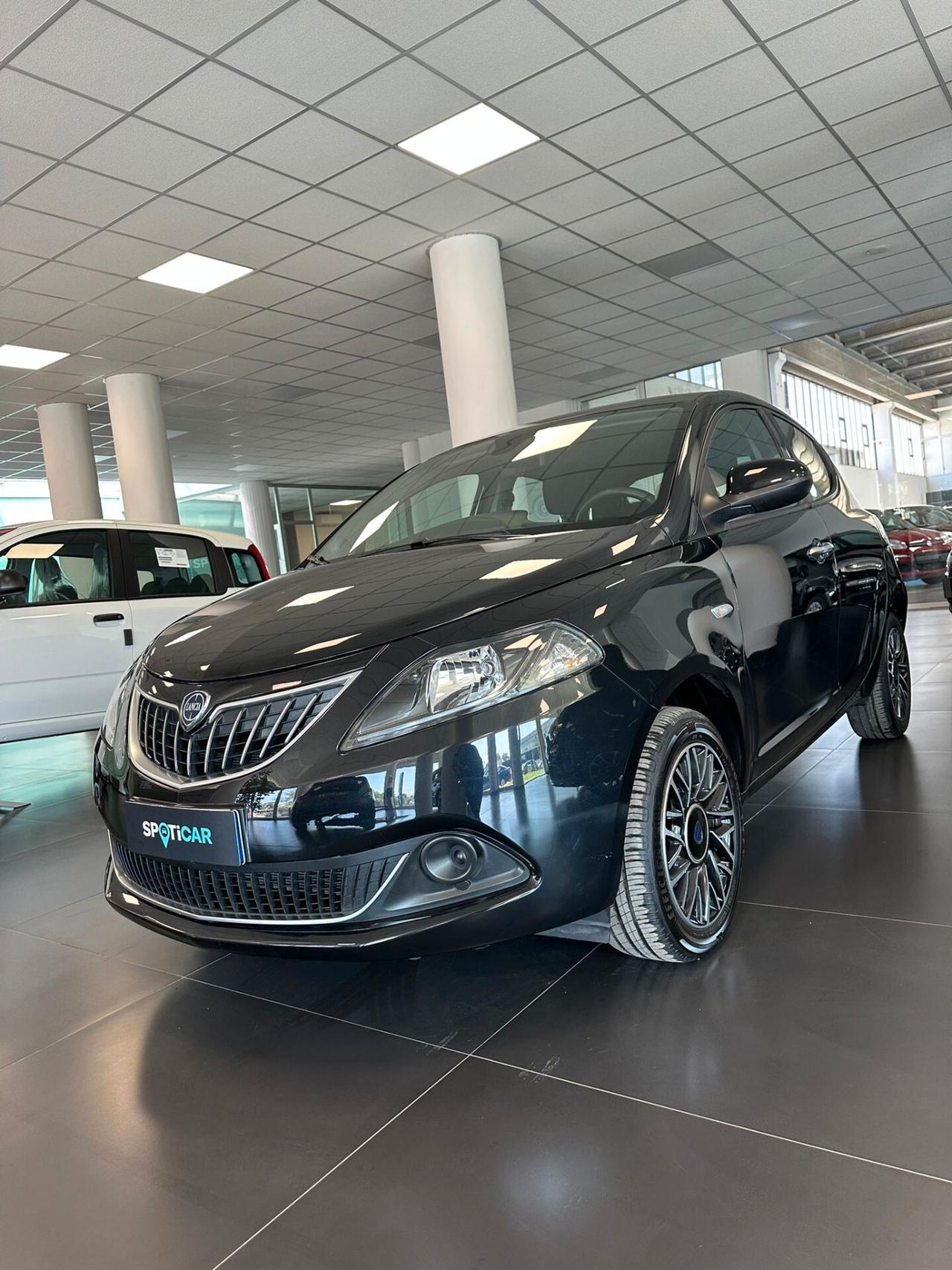 Lancia Ypsilon 1.0 FireFly 5 porte S&S Hybrid Platino
