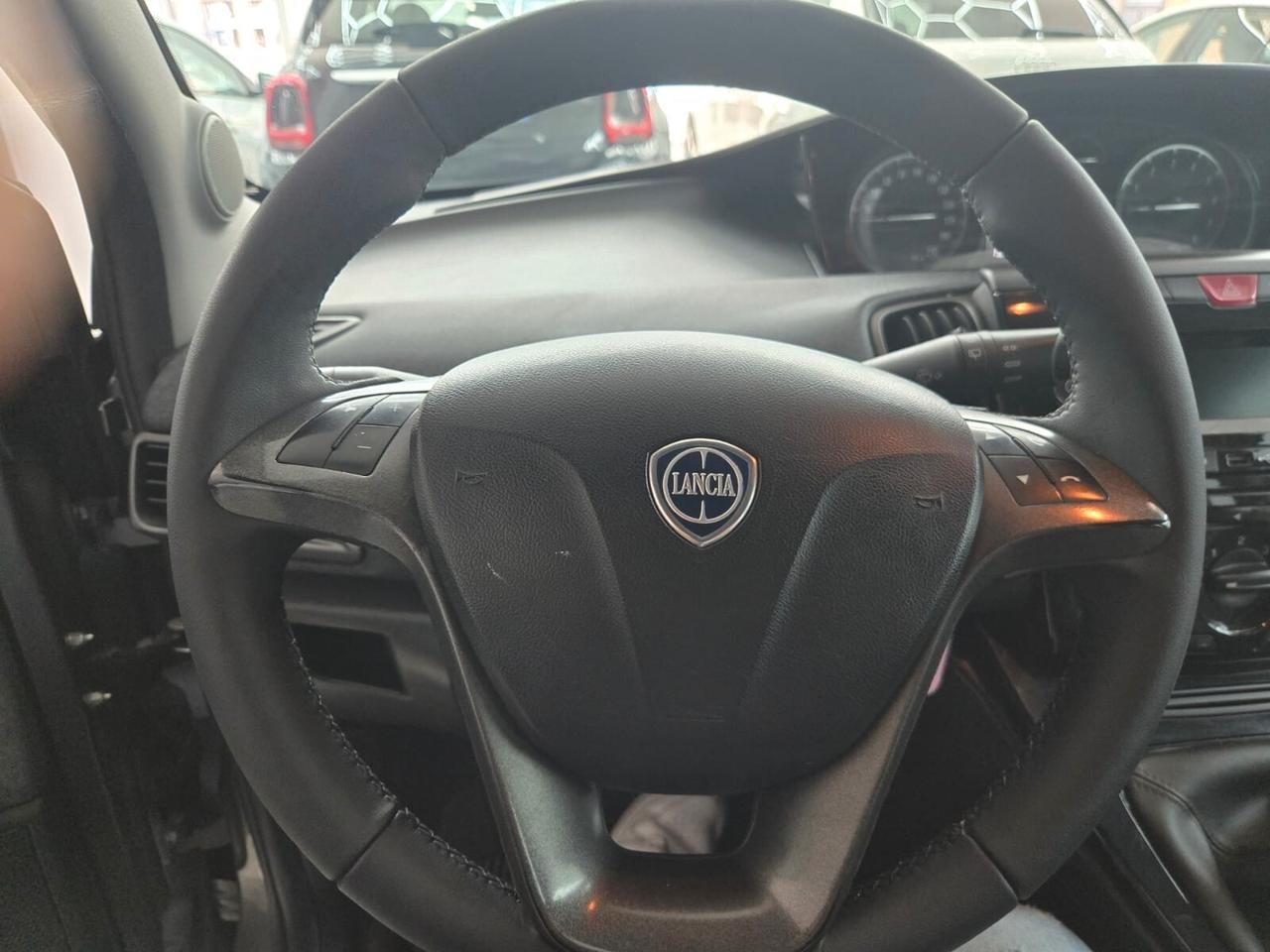 Lancia Ypsilon 1.2 69 CV 5 porte S&S Gold