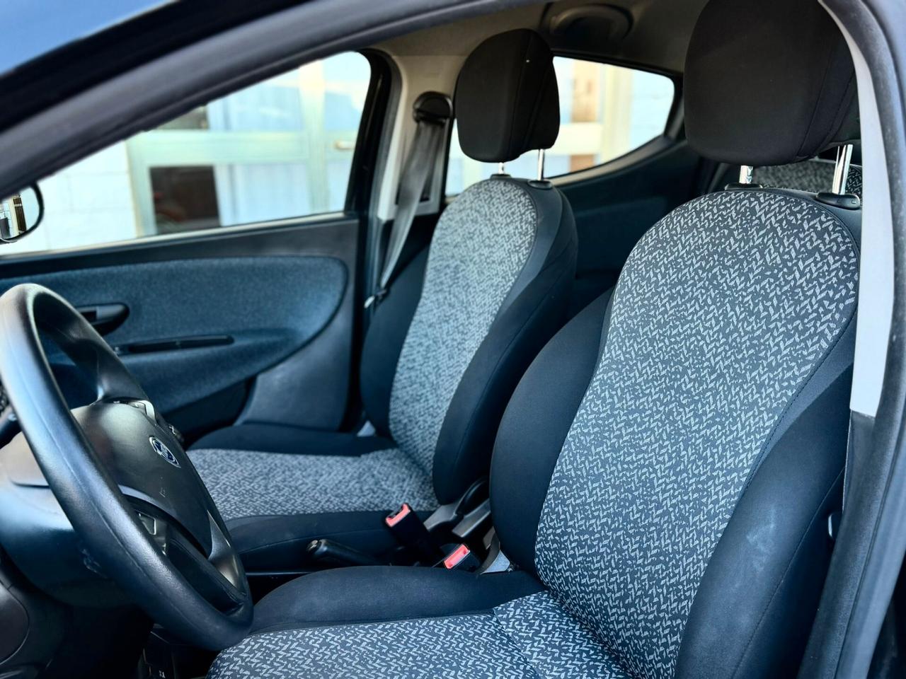 Lancia Ypsilon 1.0 FireFly 5 porte S&S Hybrid Silver