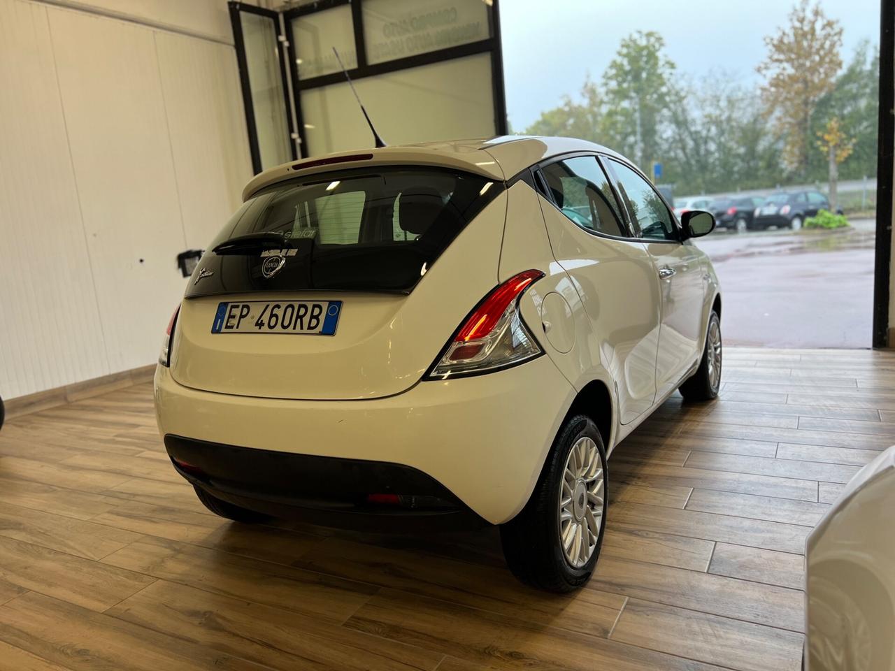Lancia Ypsilon 0.9 TwinAir 85 CV 5 porte Metano Ecochic Elefantino