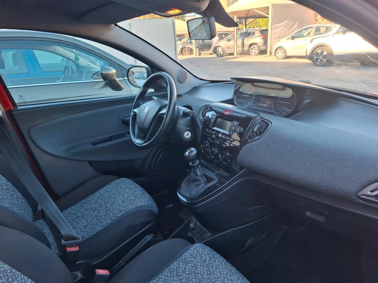 Lancia Ypsilon 1.0 FireFly 5 porte S&S Hybrid Ecochic Silver