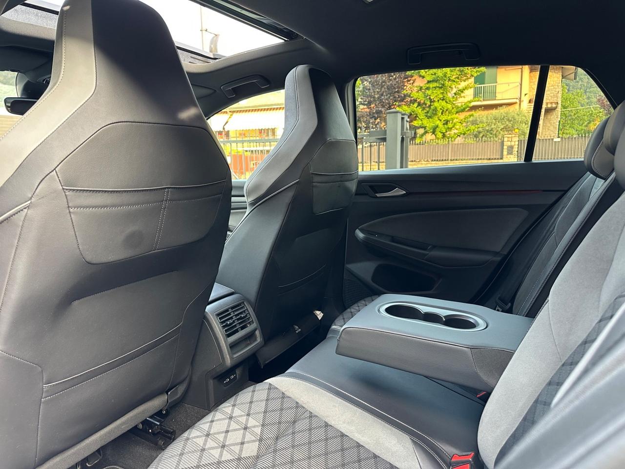 Volkswagen Golf Variant 1.5 eTSI 150 CV EVO ACT DSG R-Line
