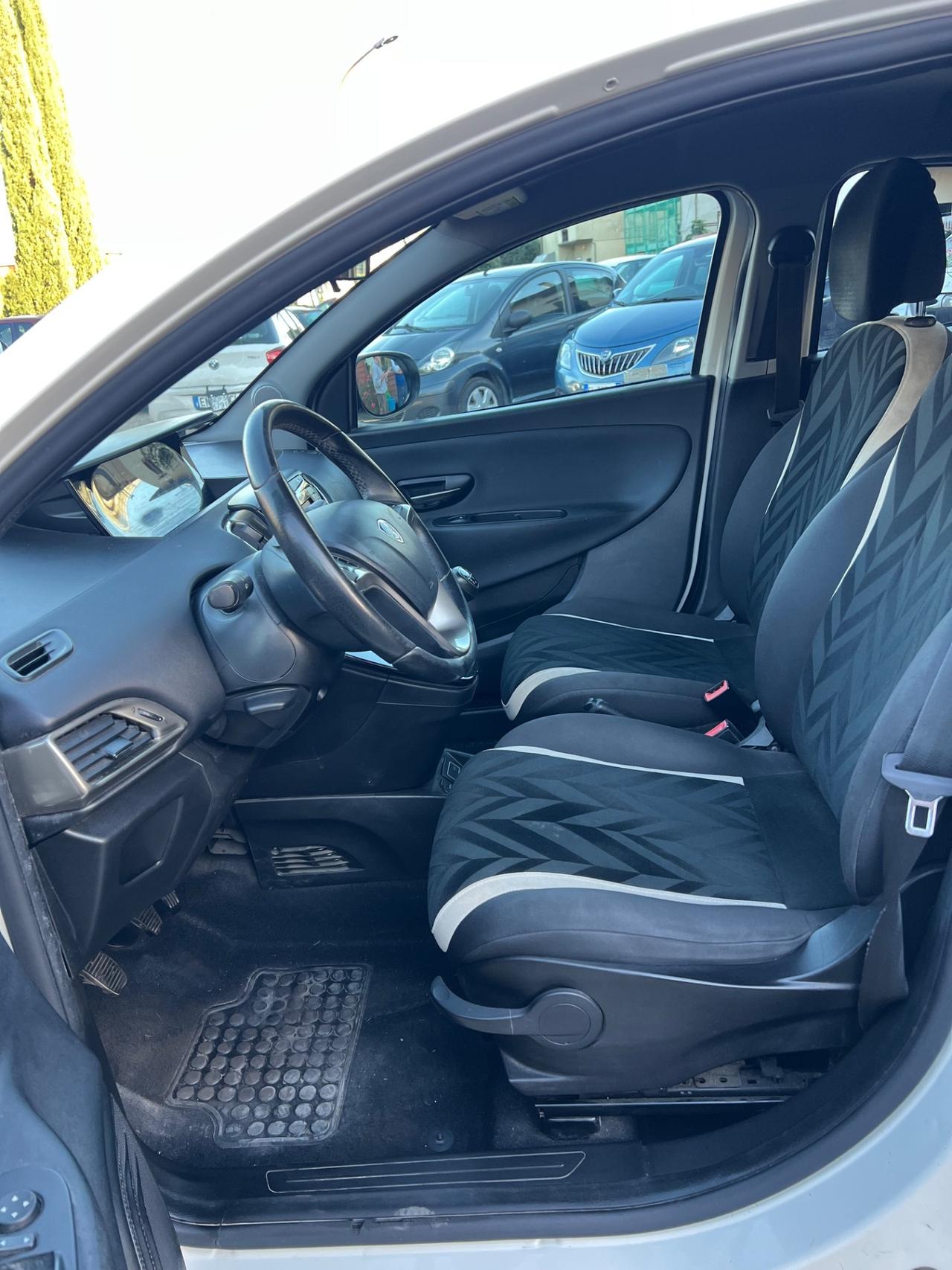 Lancia Ypsilon 1.2 69 CV 5 porte Gold