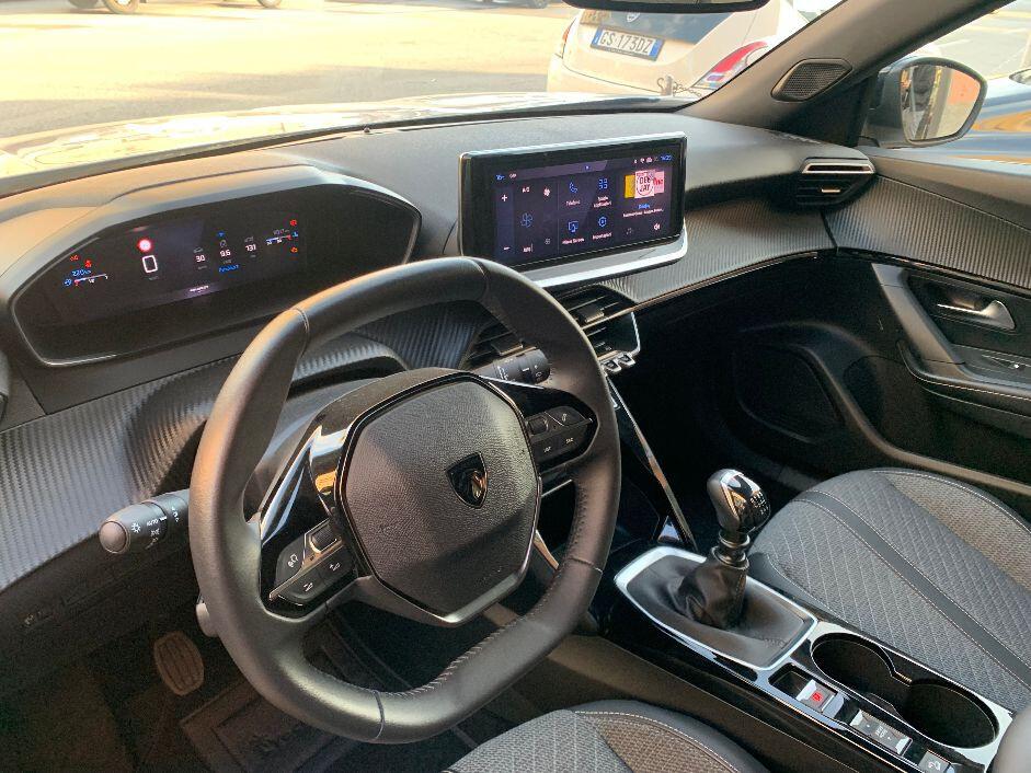 Peugeot 2008 PureTech 100 S&S Allure, SOLO KM 8.800!!!!!!!!!!!!!!