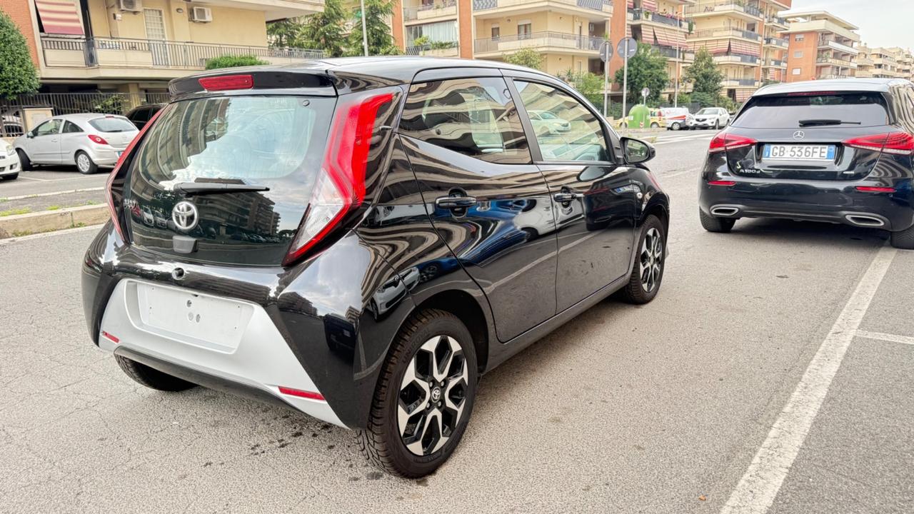 Toyota Aygo Connect 1.0 VVT-i 72 CV 5 porte x-play LED NAVI KAMERA PDC BLUETOOTH CERCHI 16
