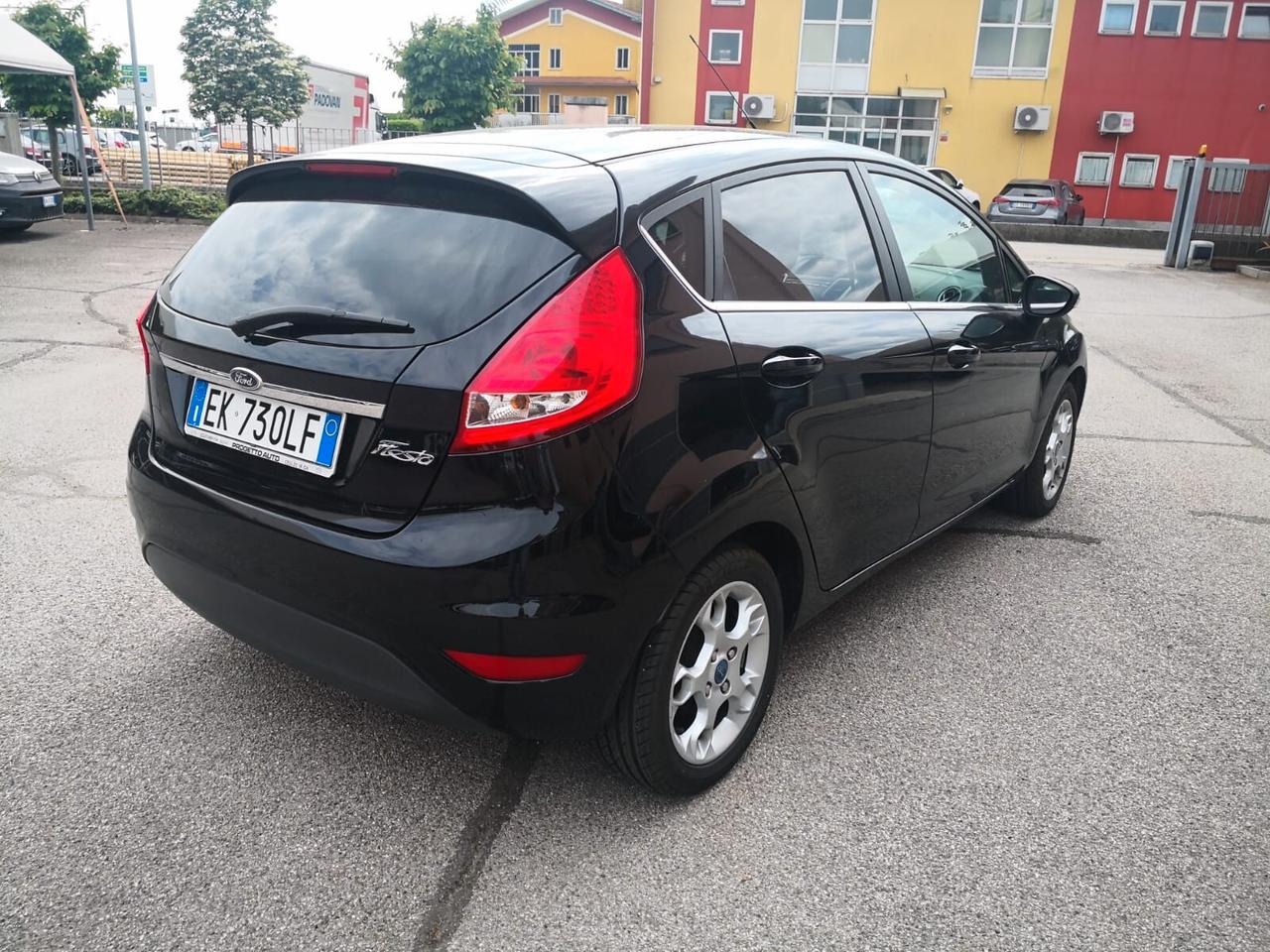 Ford Fiesta 1.4 TDCi 70CV 5 porte Titanium