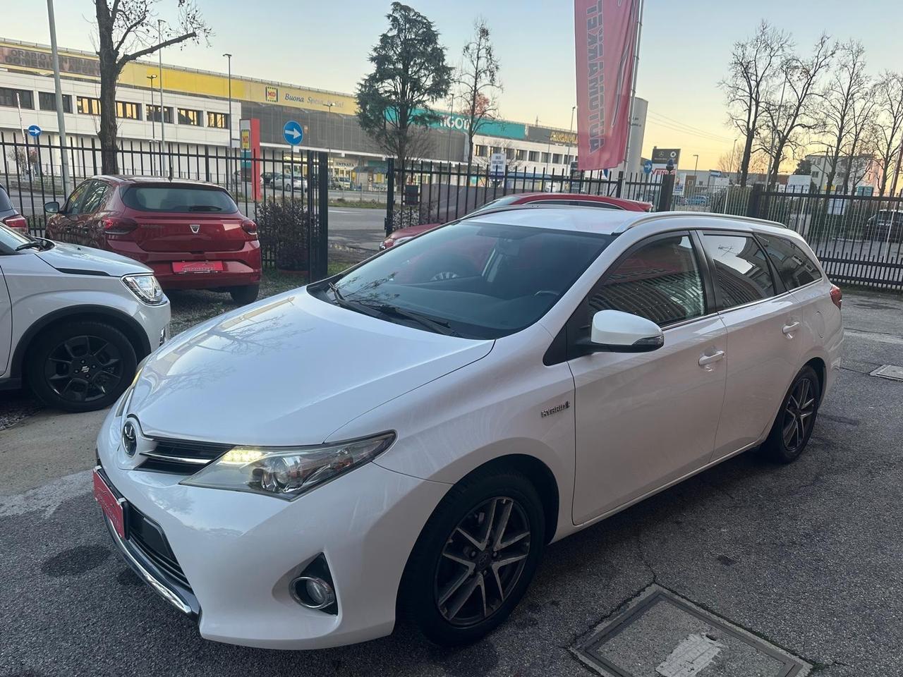 Toyota Auris Touring Sports 1.8 Hybrid Lounge