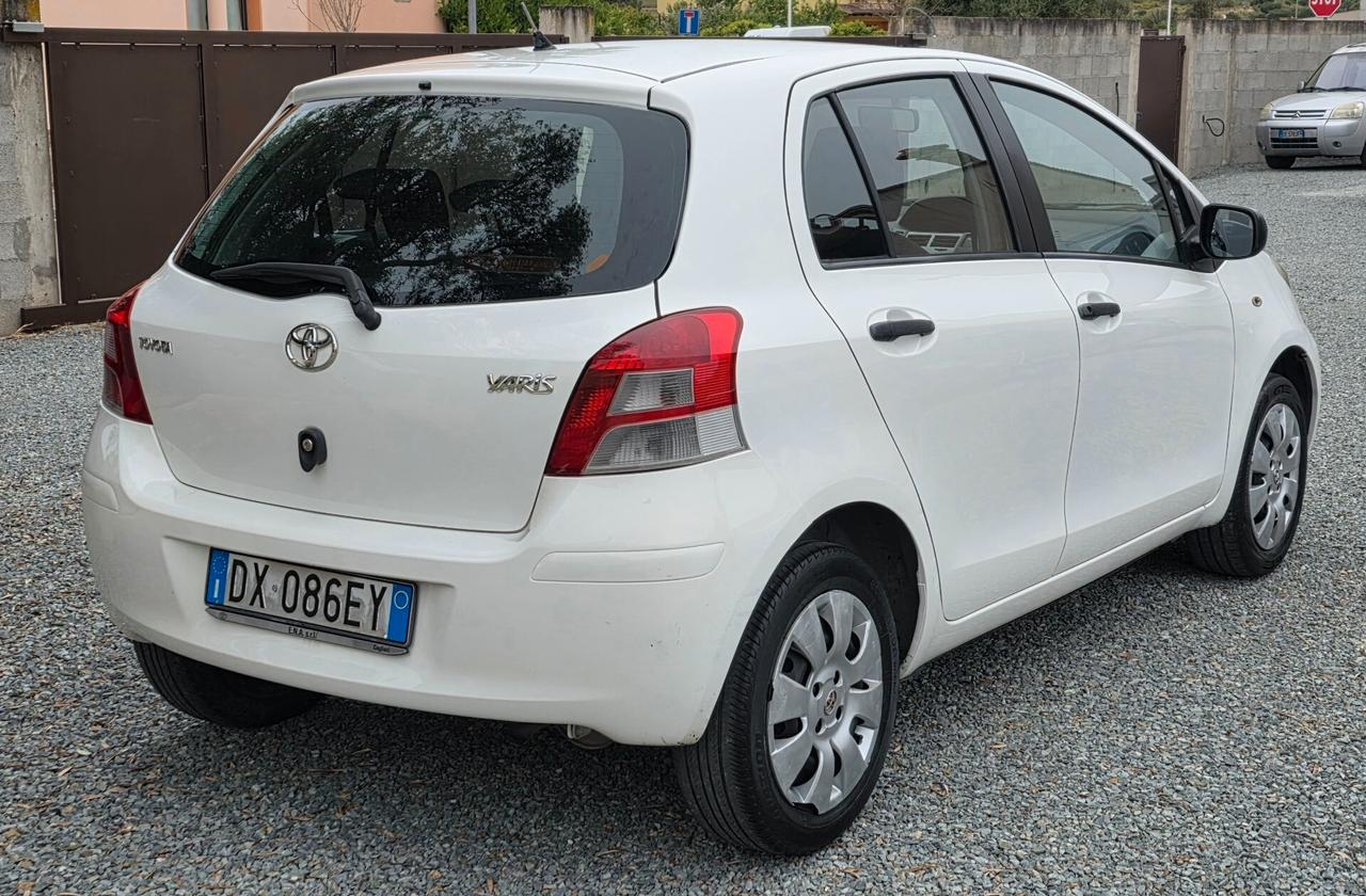 Toyota Yaris 1.0 5 porte
