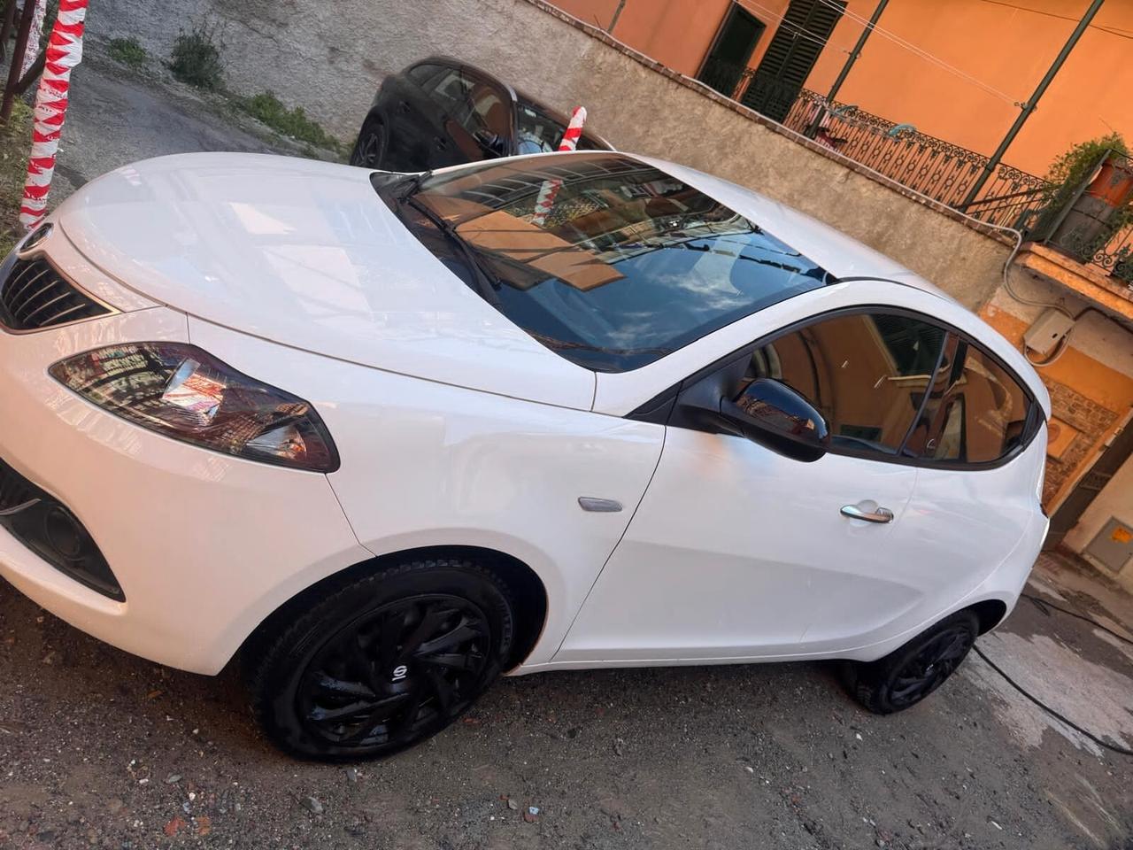 Lancia Ypsilon 1.0 FireFly 5 porte S&S Hybrid Ecochic Gold