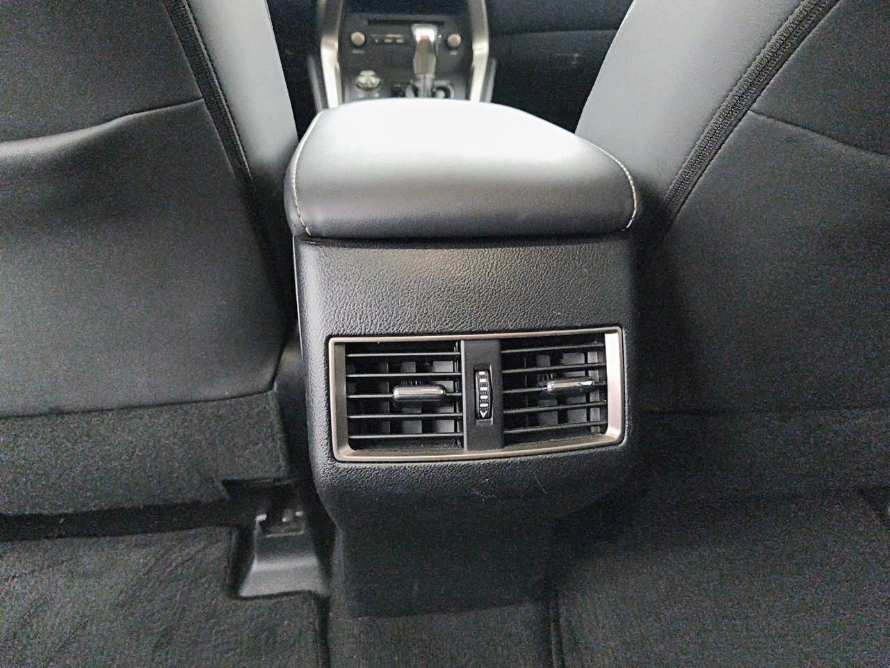 Lexus NX 300h 2.5 Business 2wd