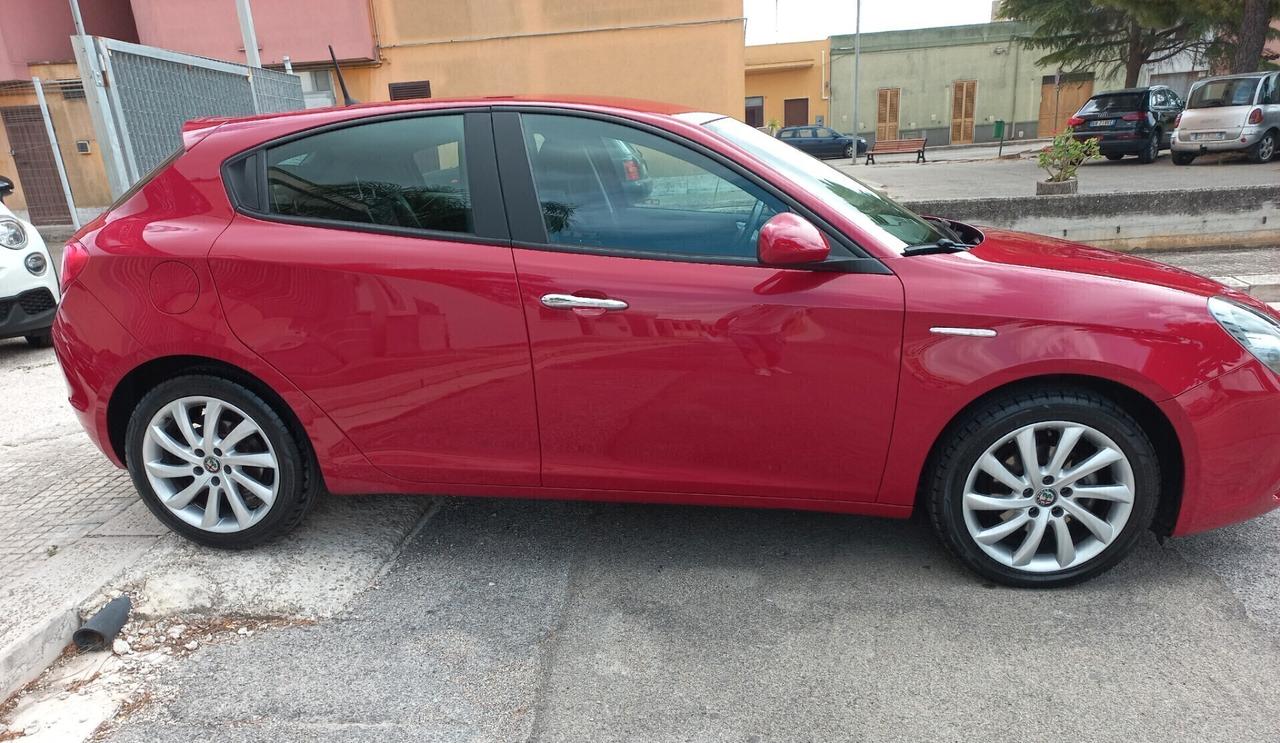 Alfa Romeo Giulietta 1.6 JTDm-2 120 CV Distinctive