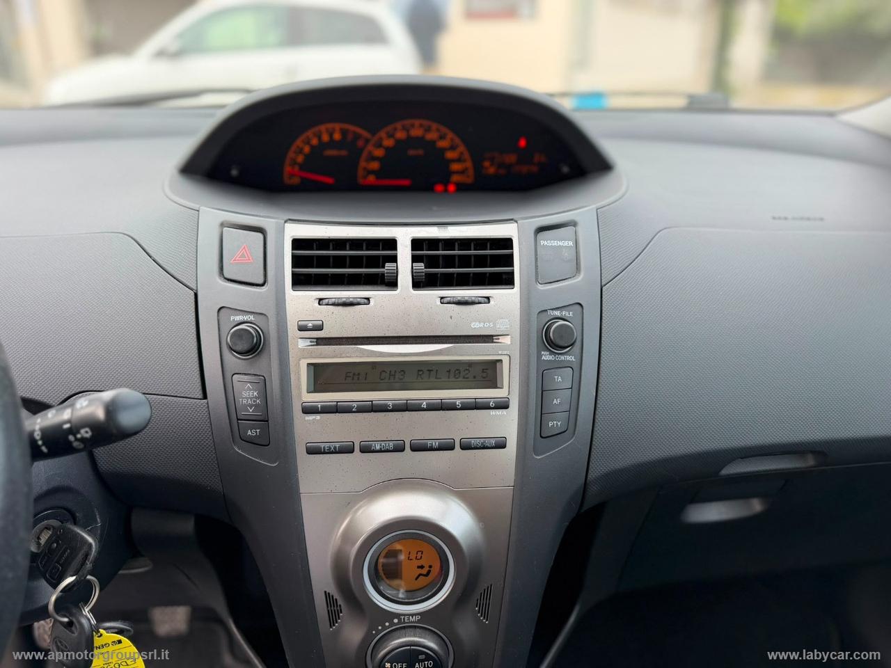 TOYOTA Yaris 1.0 5p. Sol