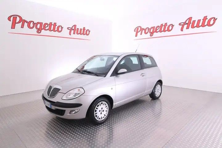 Lancia Ypsilon 1.2 16V Argento Neopatentati