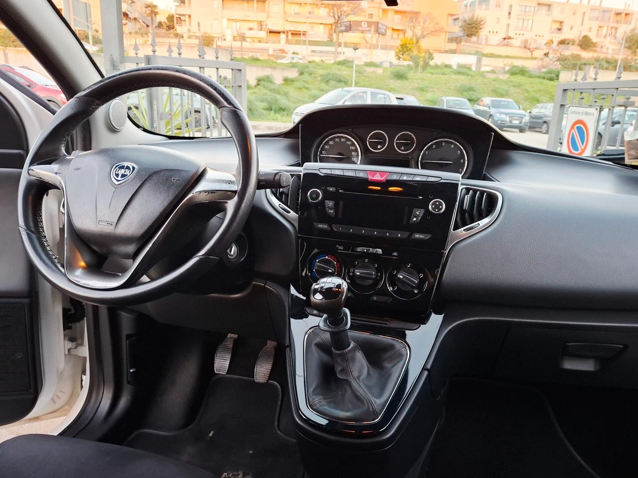 Lancia Ypsilon 1.2 69 CV 5 porte GPL Ecochic Silver