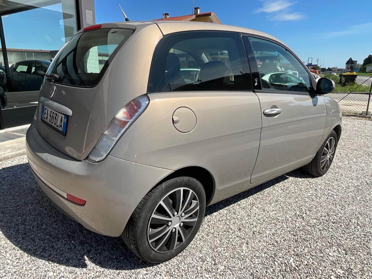 Lancia Ypsilon 1.2 Versus