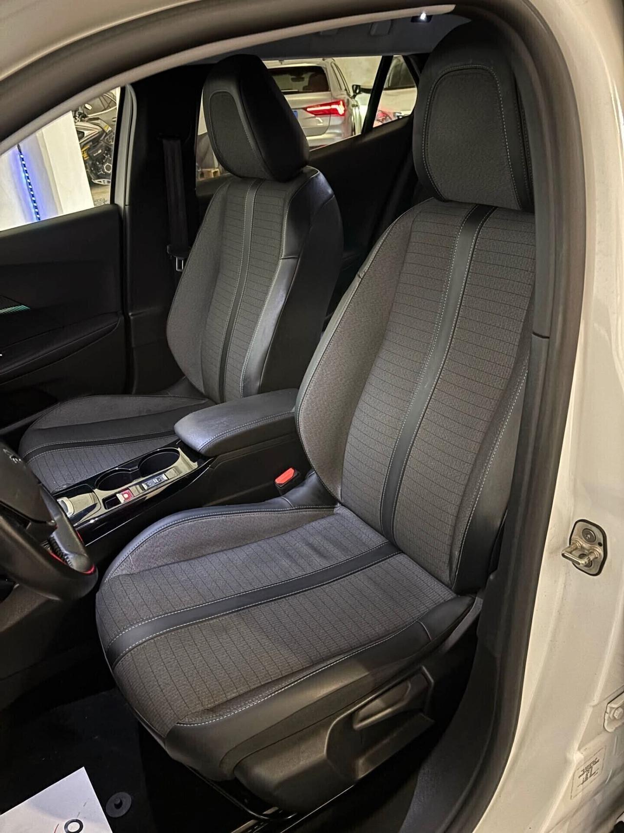 Peugeot 2008 BlueHDi 130 S&S EAT8 Allure-.