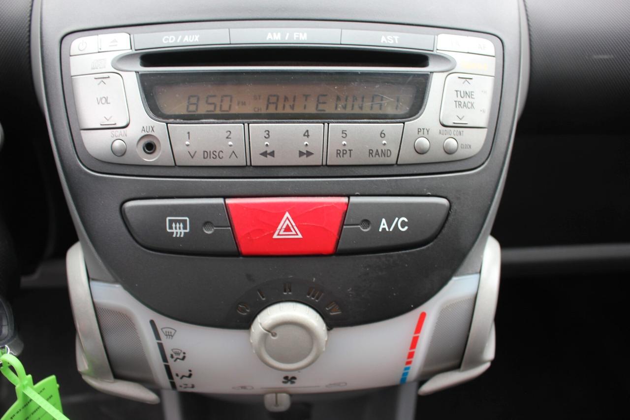 Toyota Aygo 1.0 AUTOMATICA 68 CV 5 PORTE TAGLIANDATA GARANZIA 12 MESI NEOPAT OK
