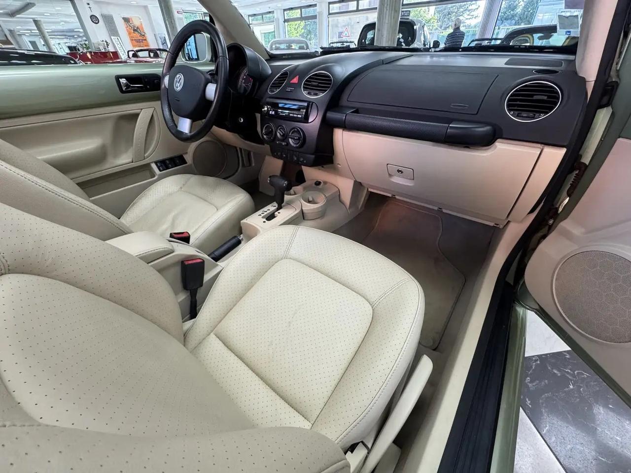 Volkswagen New Beetle 1.6 Cabrio automatica