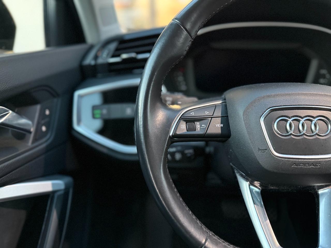 Audi Q3 35 TFSI Business