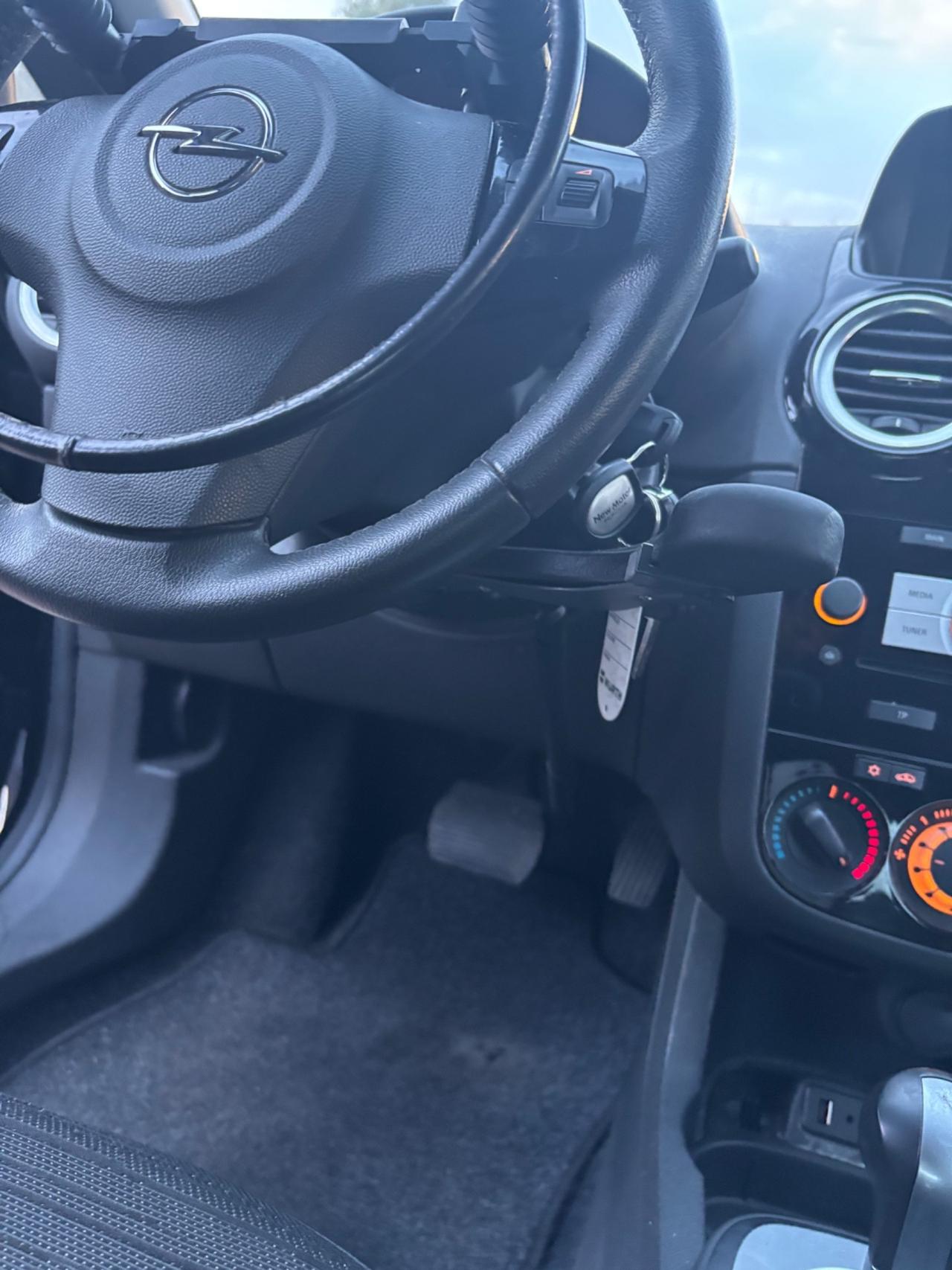 Opel Corsa 1.2 autom per handicap / disabili