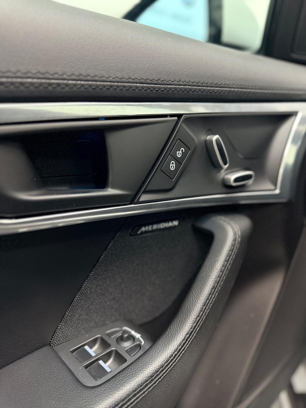 Jaguar F-Type 2.0 aut. Coupé Chequered Flag 05/2019 EURO 6D TETTO RETROCAM SCARICO