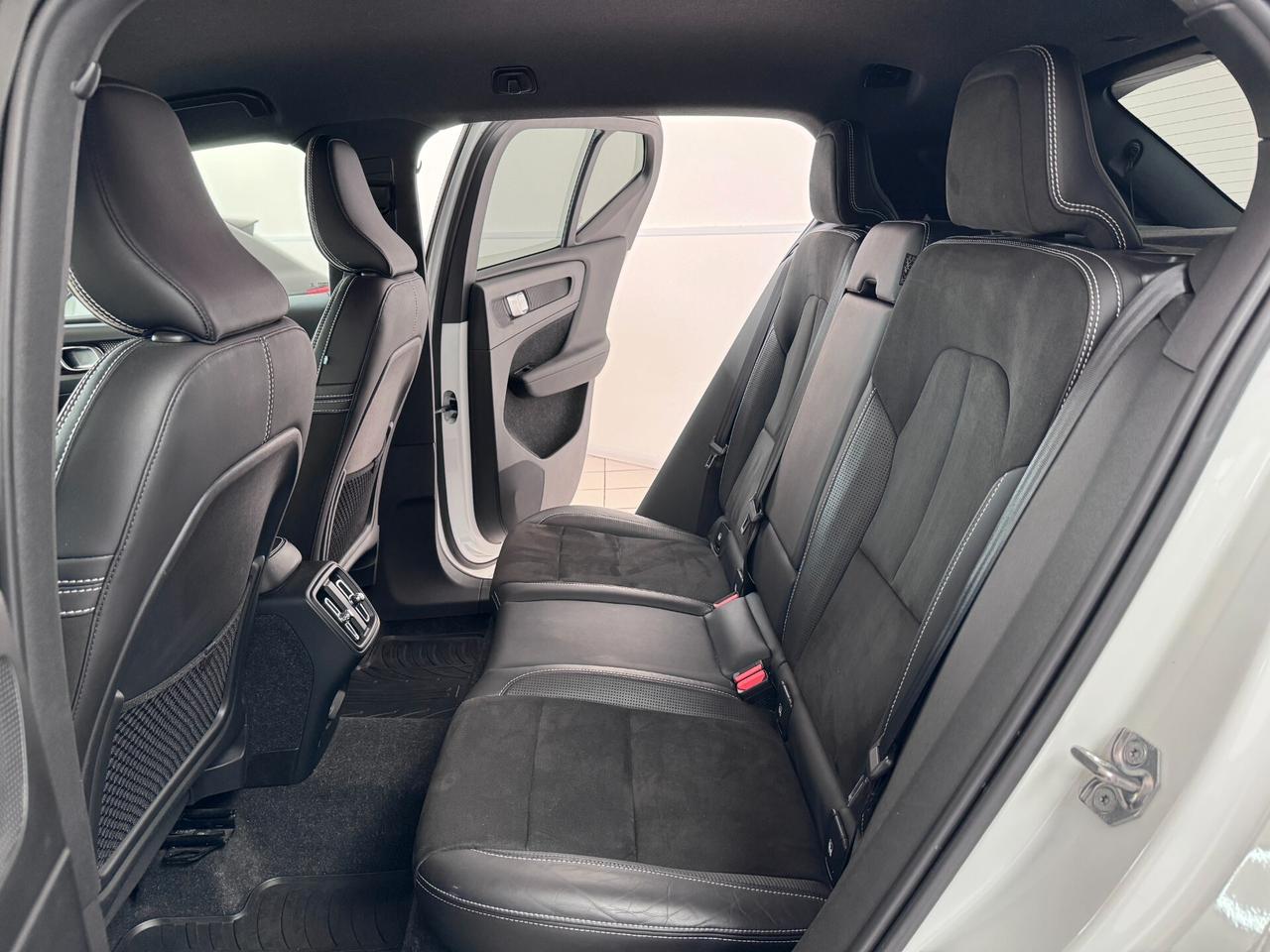 VOLVO XC40 2.0D 190cv GEARTRONIC 4WD R-DESIGN