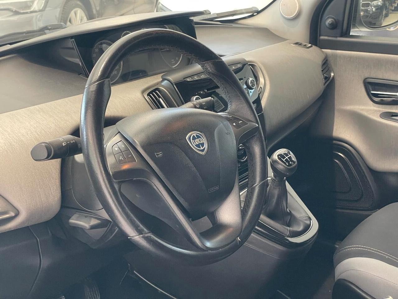 Lancia Ypsilon 1.3 MJT 95 CV 5 S&S Platinum 12.2011