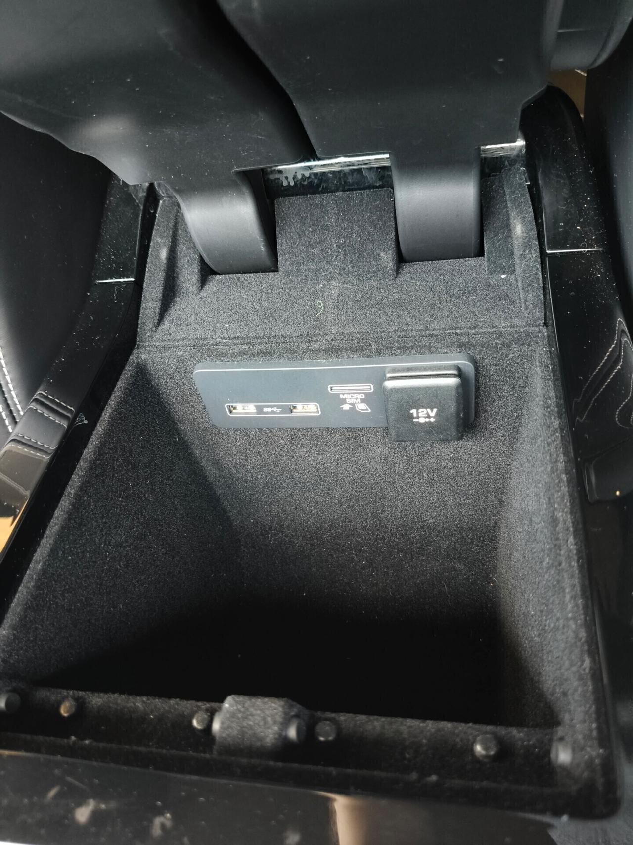 Range Rover Velar 2.0 Si4 300 CV R-Dynamic HSE