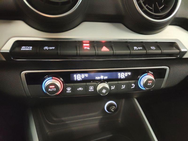 Audi Q2 35 TFSI Identity Black