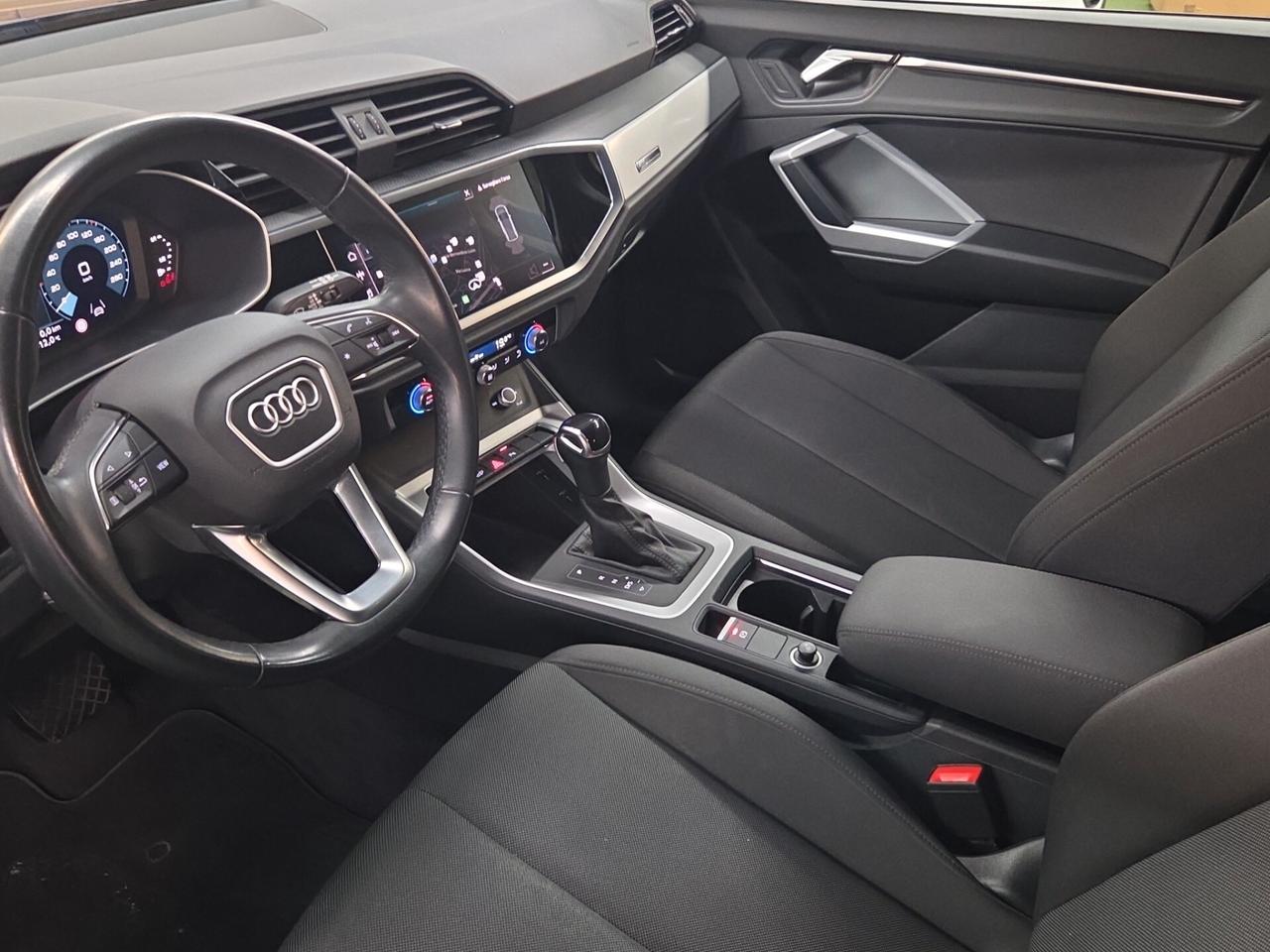 Audi Q3 45 TFSI e S tronic Business