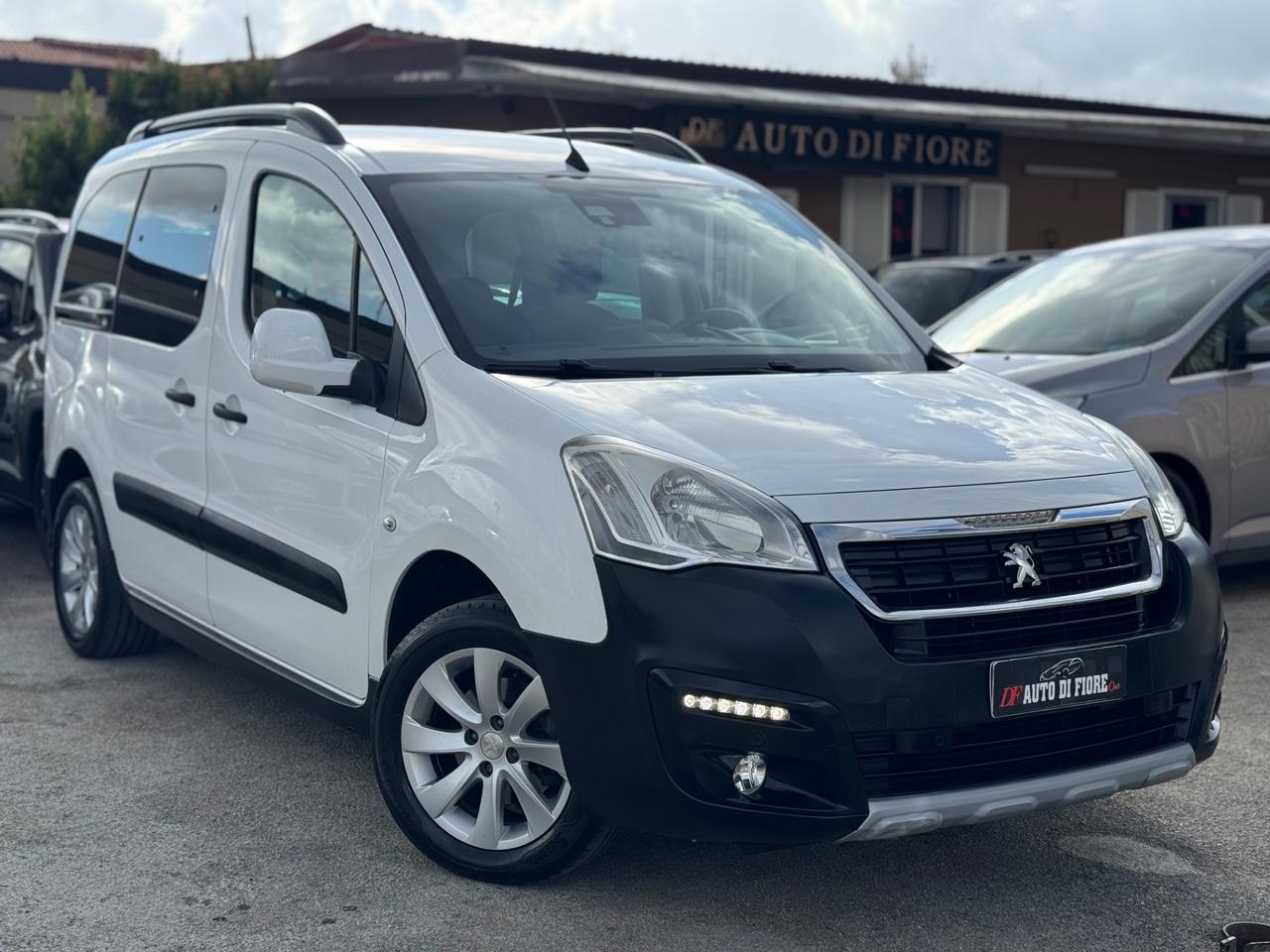 Peugeot Partner Tepee 1.6 BlueHDi 120 NAVI RETROCAMERA
