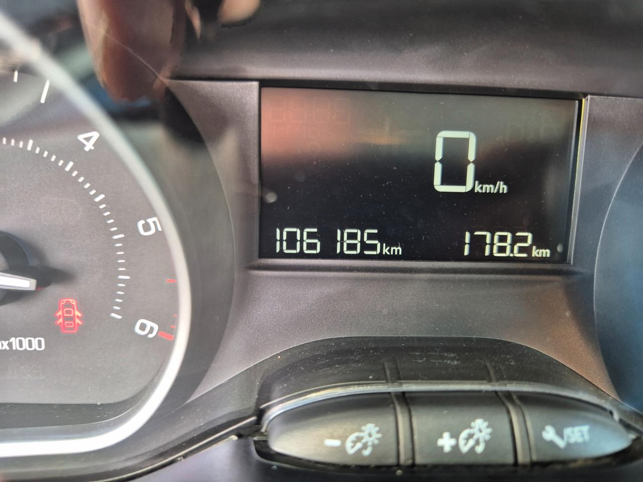 Peugeot 2008 1.4 HDI ACTIVE