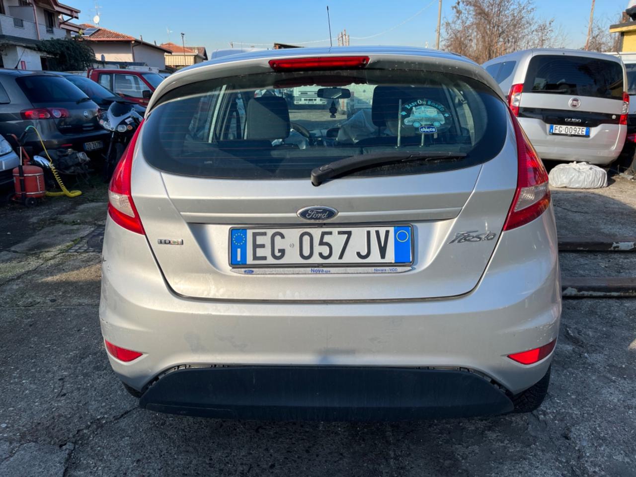 Ford Fiesta 1.4 TDCi 5p. 2011 incidentata