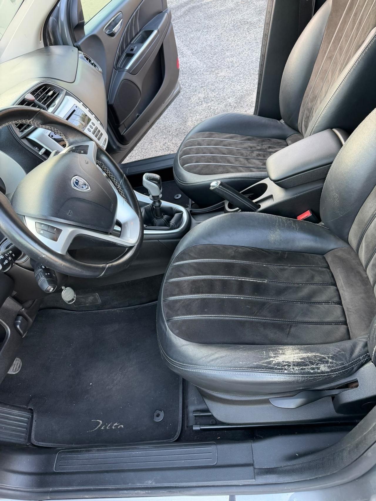 Lancia Delta 1.6 MJT DPF 105 CV Silver