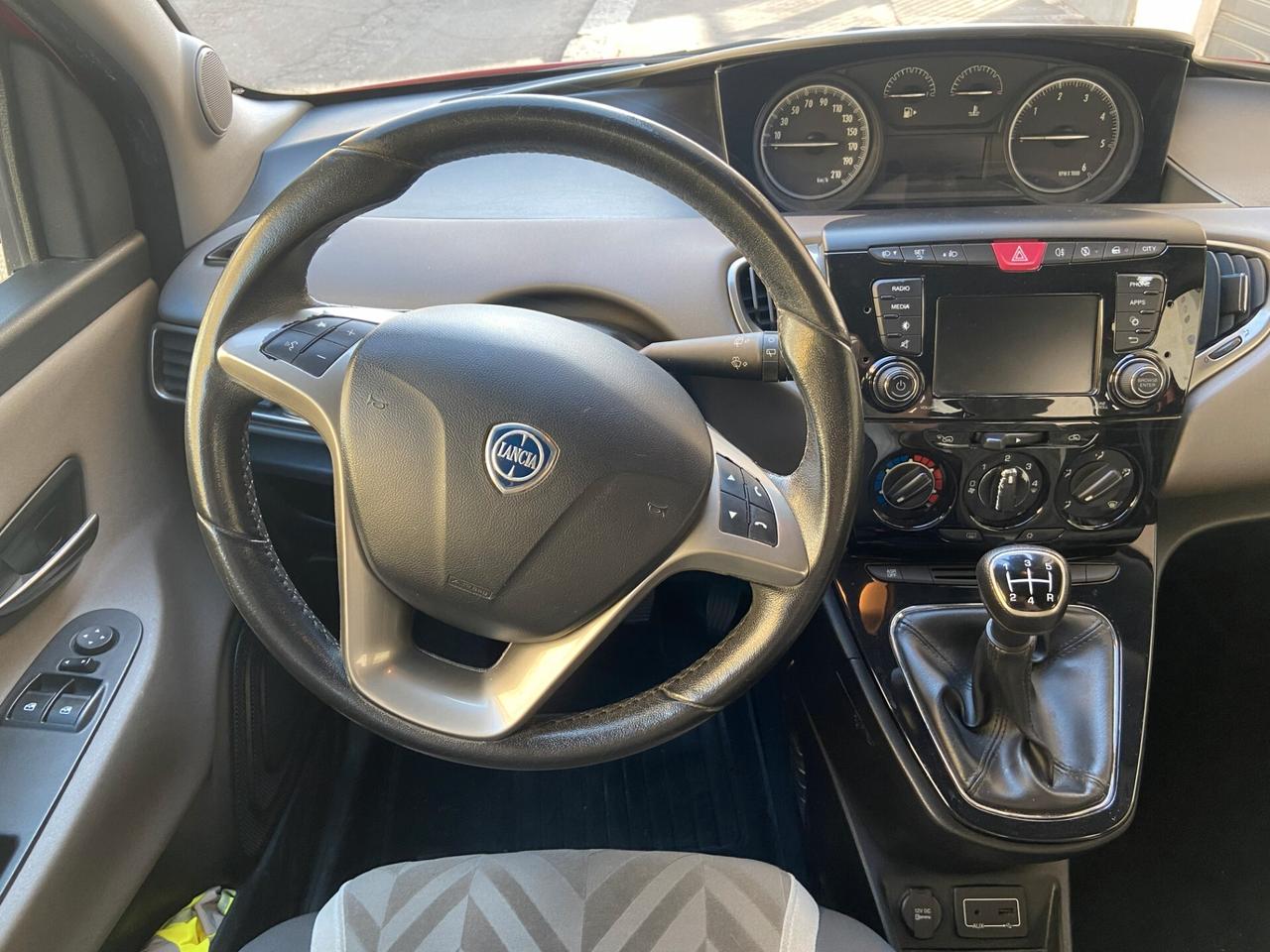 Lancia Ypsilon 1.3 MJT 16V 95 CV 5 porte S&S Silver