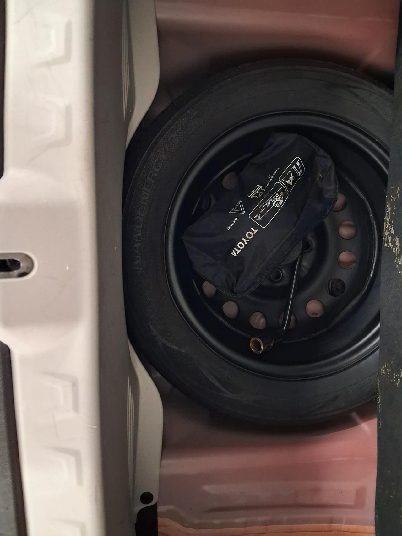 Toyota Aygo 1.0 VVT-i 69 CV 5 porte x-black TSS